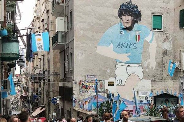 maradona-murale-quartieri8A809597-7924-B347-3A52-A28ECD3ACCDD.jpg